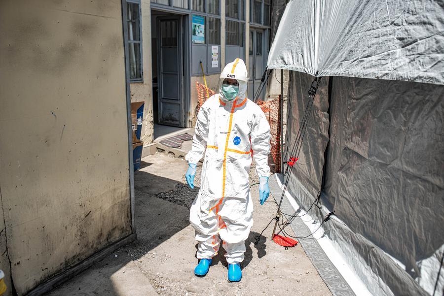 Ebola deaths in DR Congo rise to 447 as clinical trial starts