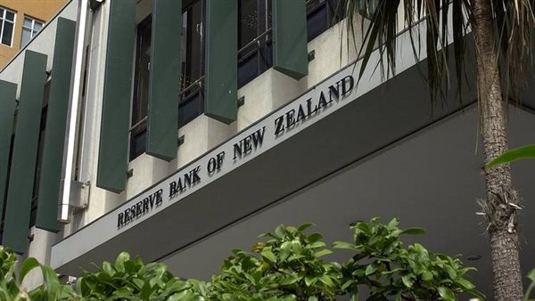 New Zealand central bank reduces interest rate to 2.25 pct amid soft growth