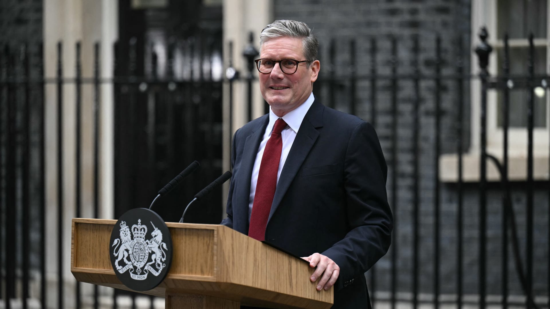 Cabinet ministers urge Starmer to set resignation timetable