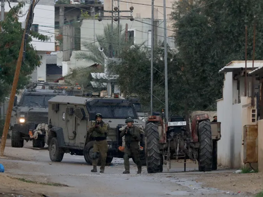 IOF Arrests 12 Palestinian Civilians in West Bank