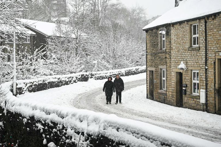 UK snow maps show '5cm per hour' Valentine's Day storm – only two regions spared