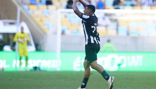 10-man Fluminense holds off Botafogo