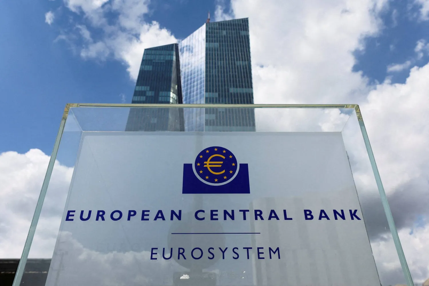 European Central Bank Member: No Rush to Hike Interest Rates