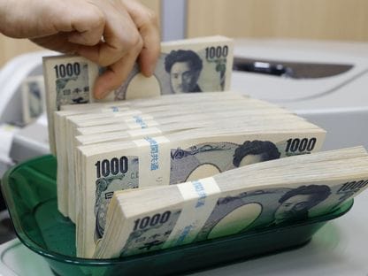 Yen slides toward potential intervention zone despite BOJ rate hike