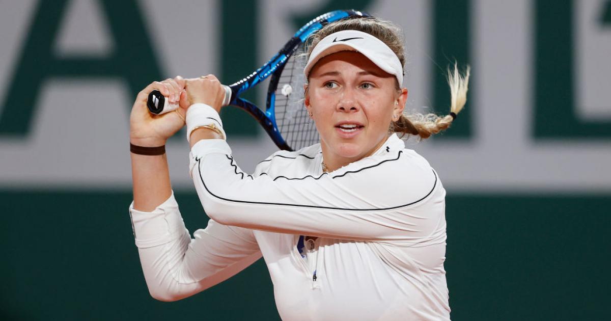 Anisimova wins do-or-die match to reach semifinals at WTA Finals