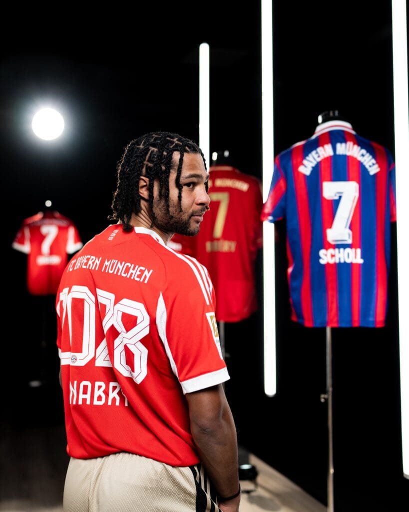 Gnabry commits future to Bayern with new deal