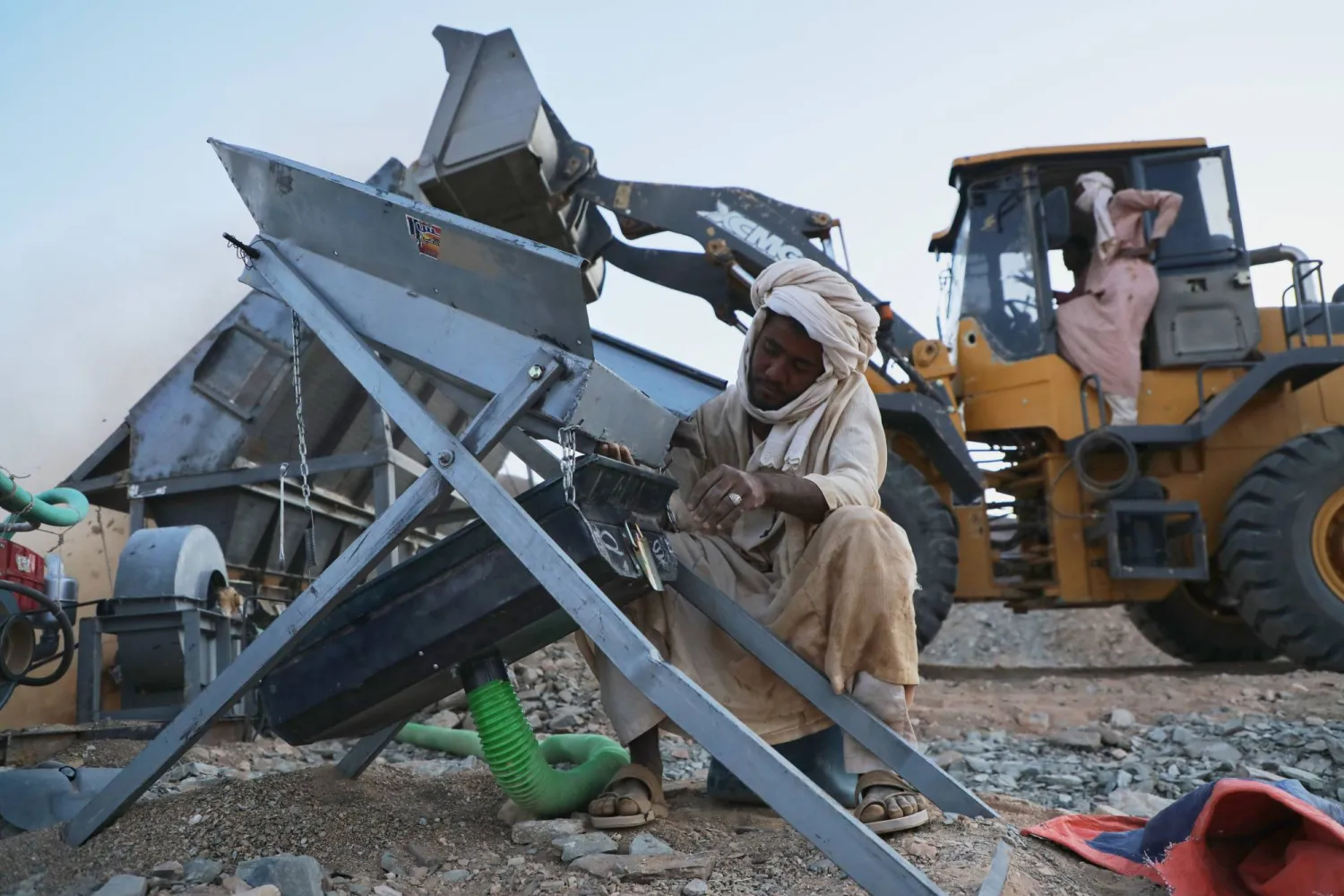 EU Announces Restrictions on Trading Sudanese Gold
