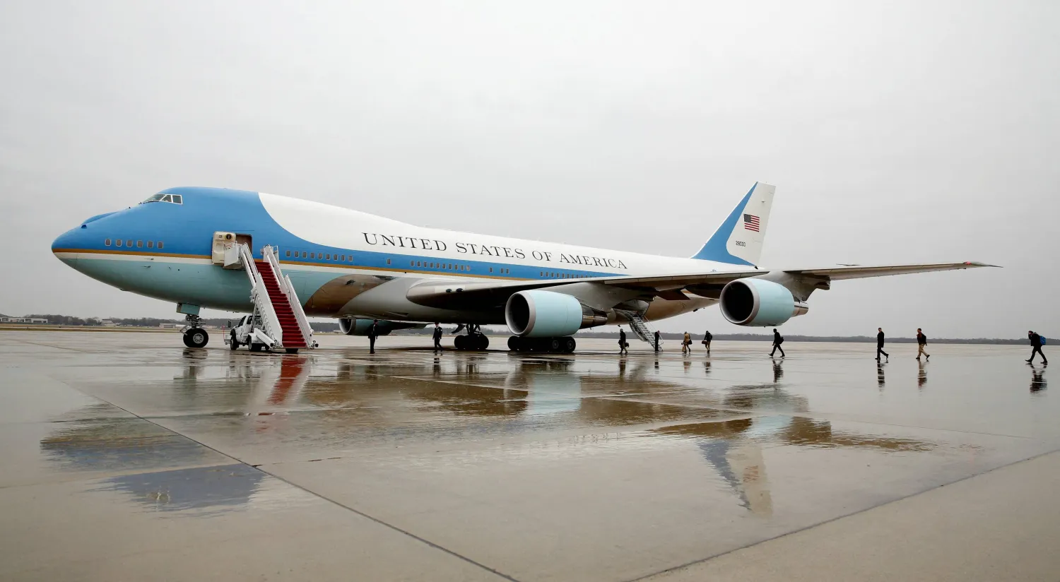 Trump Says he's Considering Buying Used Planes to Serve as Air Force One amid Boeing Delays